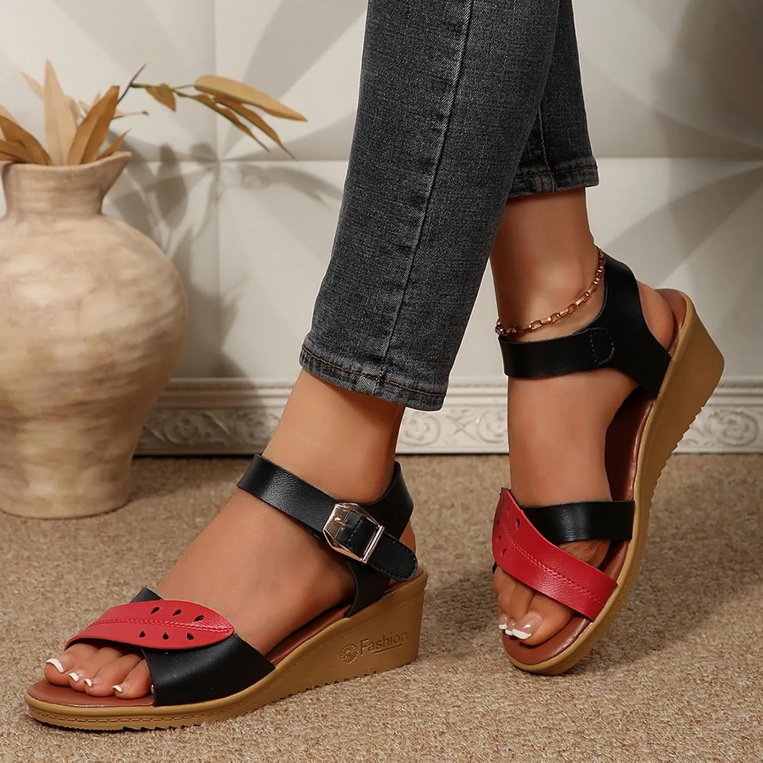 Stylish Women's Sandals Comfortable Summer Footwear for Casual Beach and Vacation Wear Featuring Open Toe Design